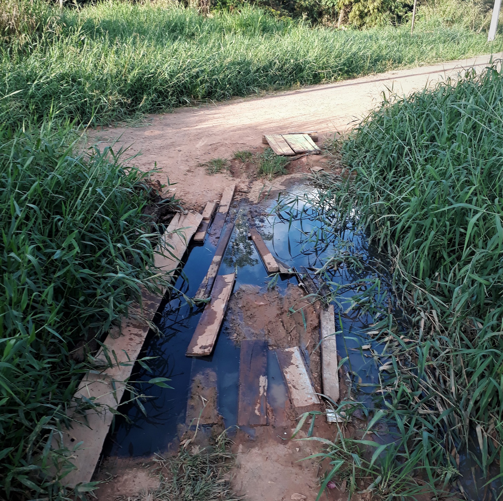 Moradores do Portal da Amazônia denunciam bueiro aberto há mais de um ano