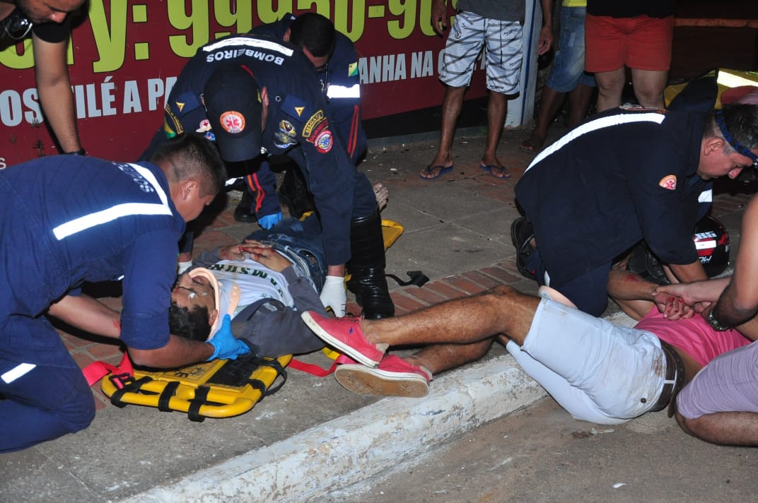Colisão entre motocicletas no bairro Estação Experimental deixa condutores feridos