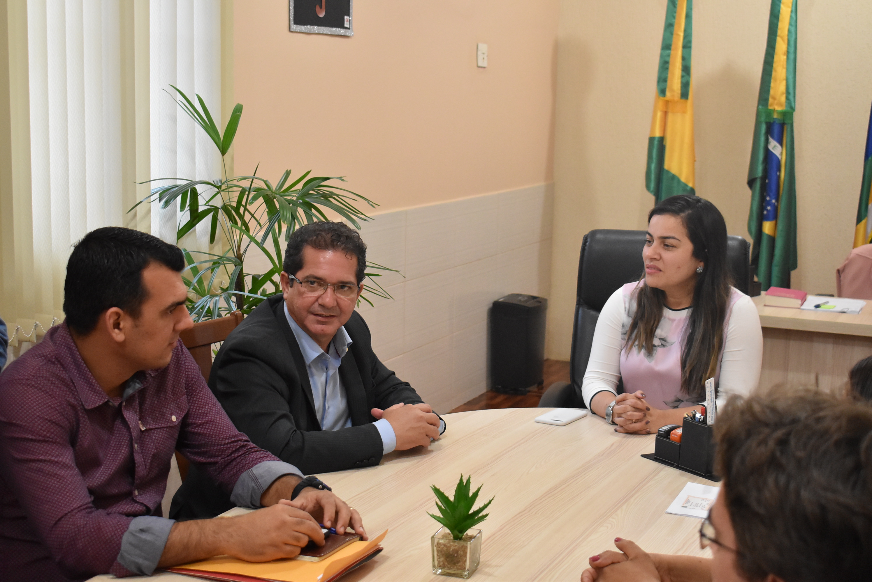 Prefeita Fernanda Hassem firma parceria para implantação no INSS Digital no município