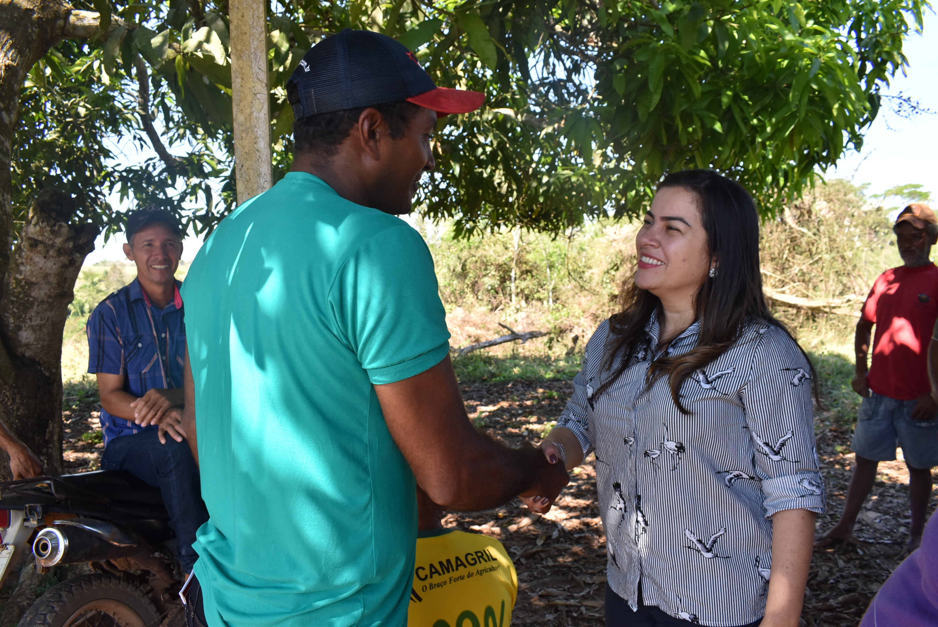 Prefeita Fernanda Hassem Visita Comunidades Rurais contempladas com recuperação de ramal
