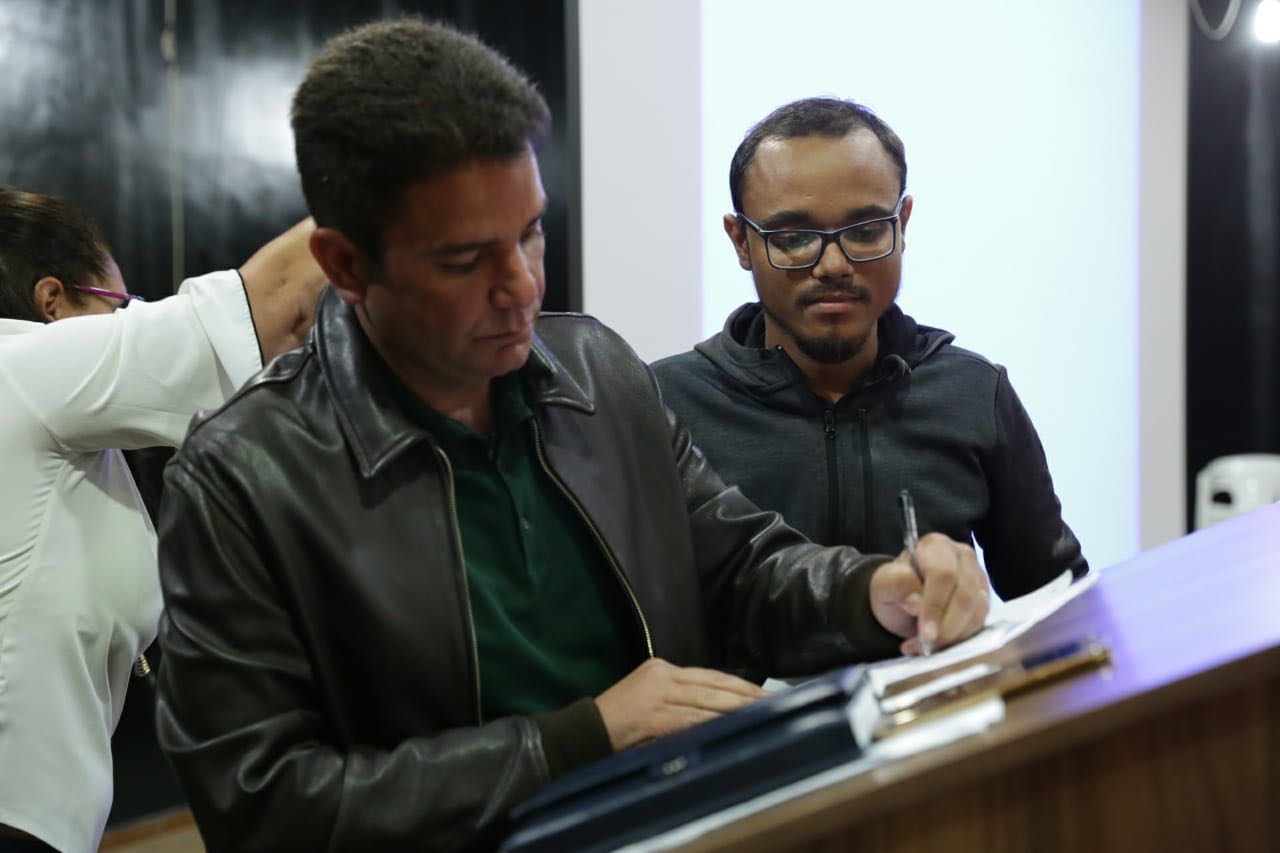 Gladson defende mudança para valorização dos servidores públicos em encontro com servidores da saúde