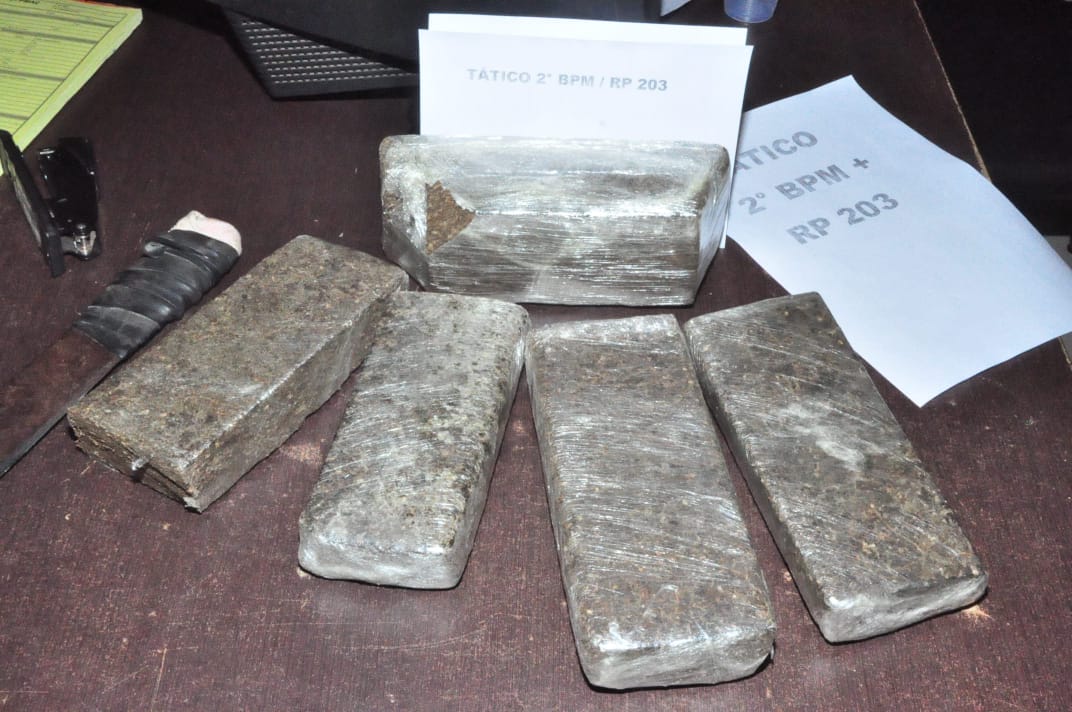 Polícia Militar prende homem com seis ‘tijolos’ de maconha em loteamento da Capital