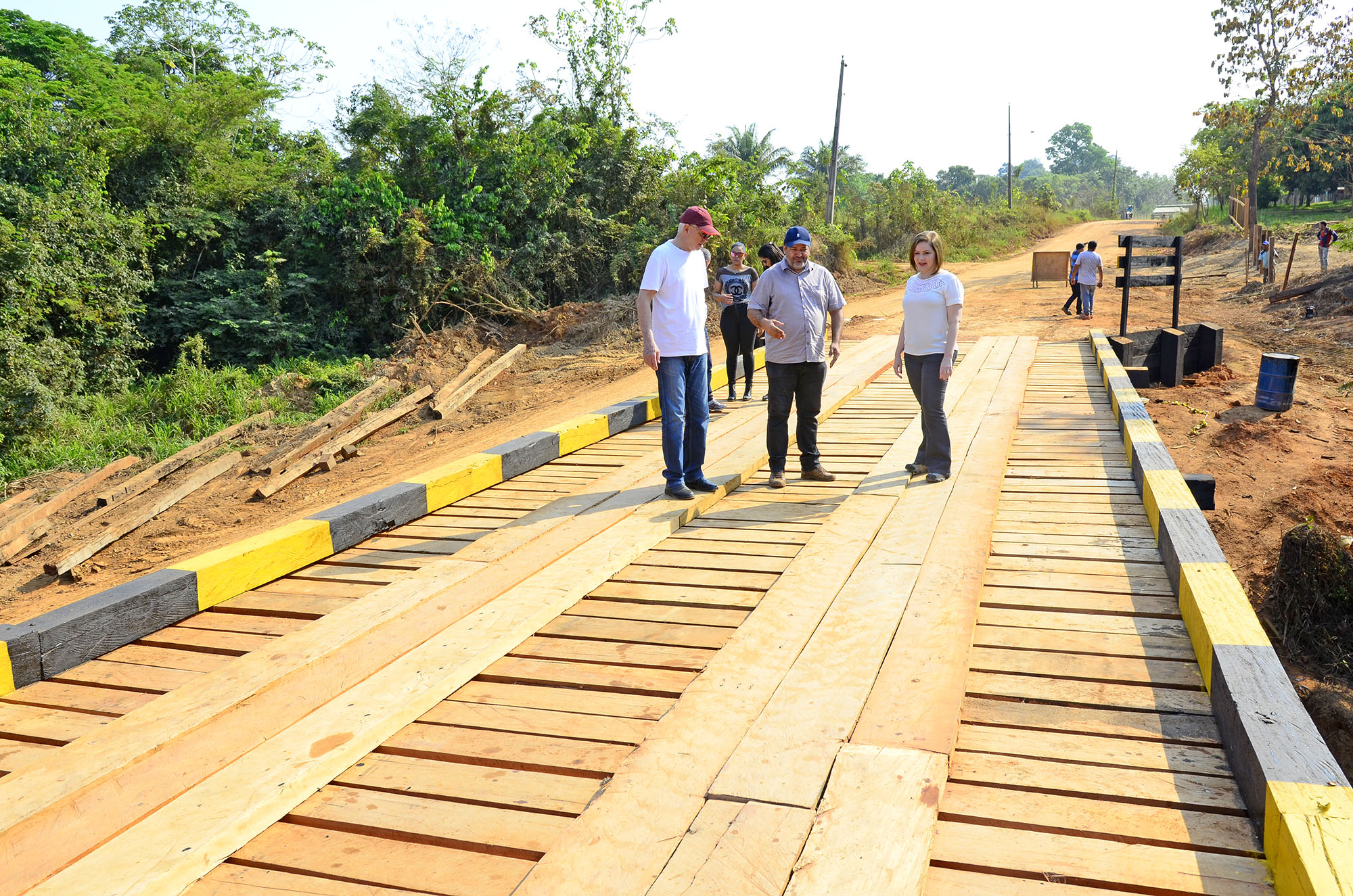 Prefeita Socorro Neri inspeciona obra na ponte no Igarapé Liberdade, em Rio Branco
