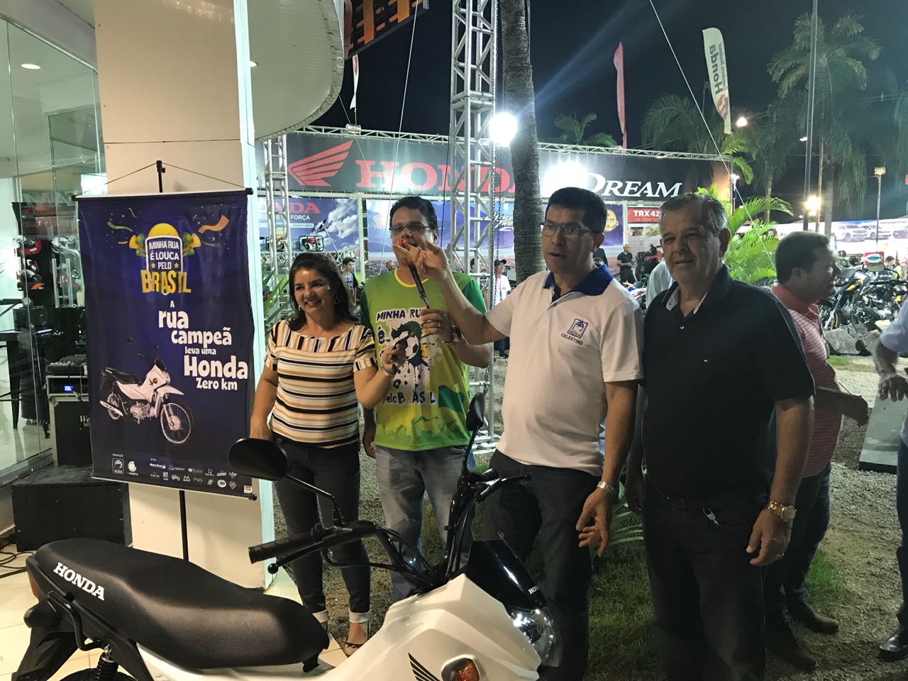 Vencedora do concurso “Minha Rua é Louca pelo Brasil” recebe premiação do Grupo Star Motos