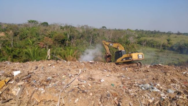 Incêndio em aterro de resíduos sólidos na Transacreana já dura mais de um mês