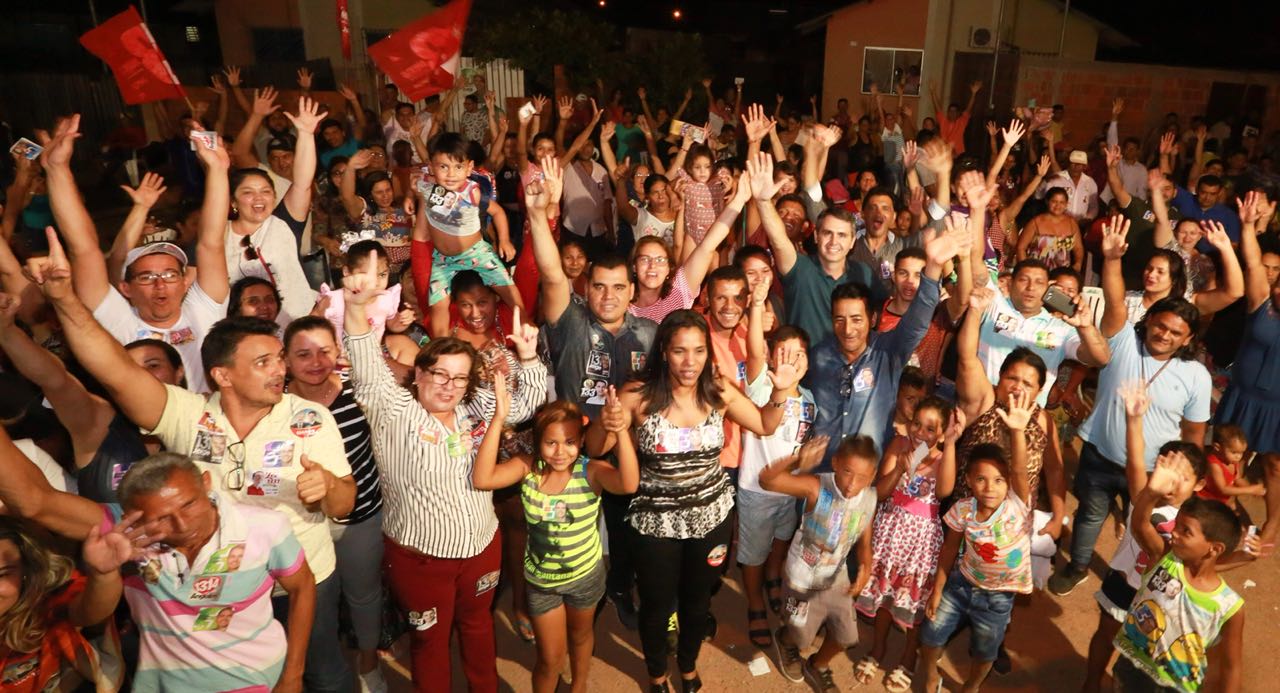 Cidade do Povo e Calafate recebem Marcus Alexandre com festa