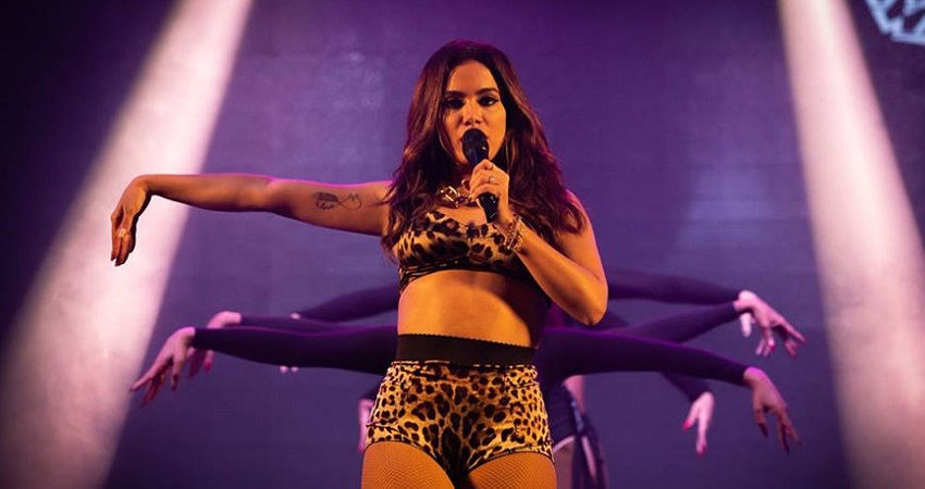 Em Cacoal, Anitta atende fãs do Acre, veste capuz e foge, denuncia produção da Expoac