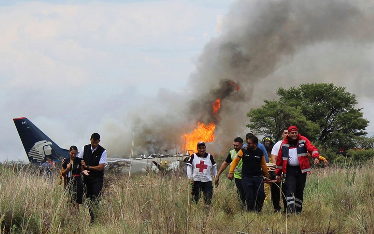 Avião com 103 pessoas sofre acidente em Durango, no México