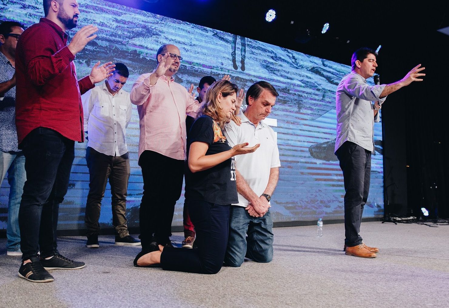 Bolsonaro vai a igreja como candidato e pode ser enquadrado por propaganda irregular