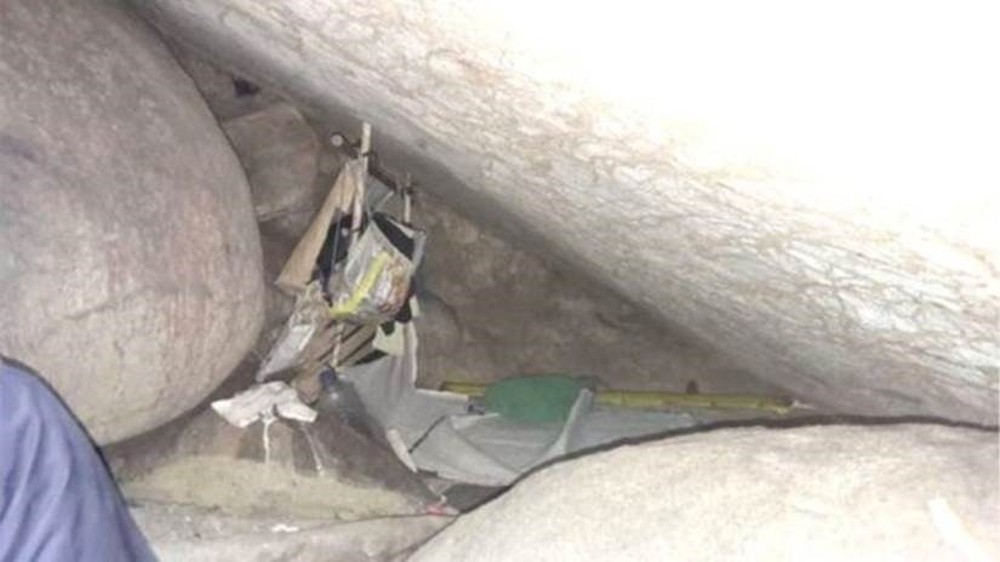 Xamã é acusado de manter mulher presa em caverna por 15 anos na Indonésia
