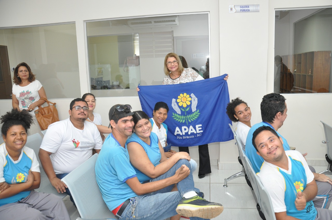 Vereadora Lene Petecão homenageia Apae em sessão na Câmara Municipal de Rio Branco