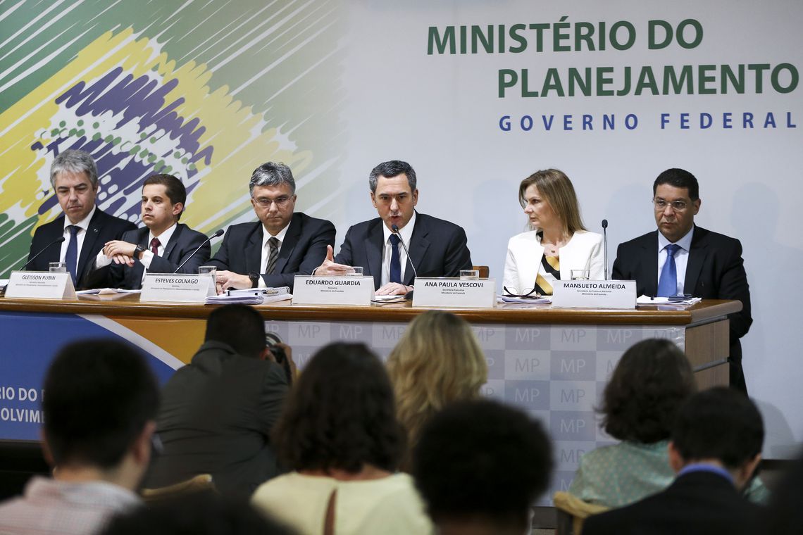 Ministro do Planejamento diz que não há previsão para novos concursos em 2019