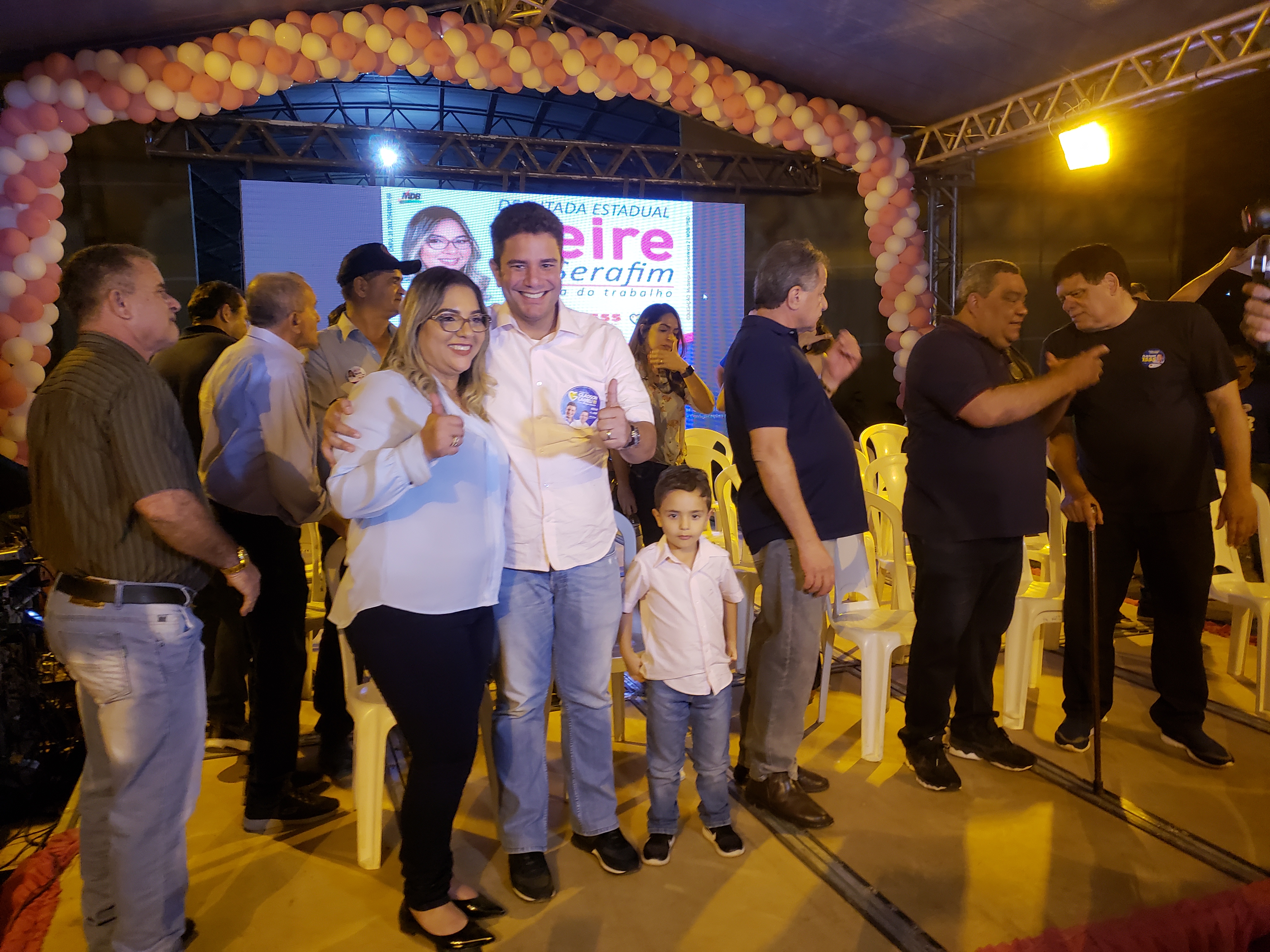 Lançamento da candidatura de Meire Serafim tem Gladson, lideranças políticas e cerca de mil pessoas