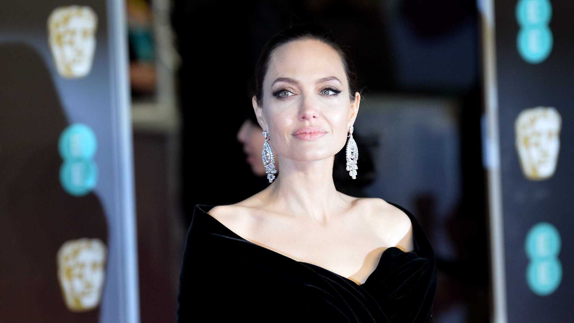 Angelina alega que Brad Pitt não está pagando toda pensão dos filhos