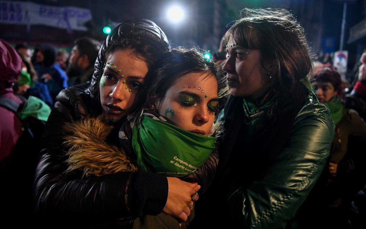Senado argentino rejeita legalizar aborto; projeto só poderá ser reapresentado daqui um ano