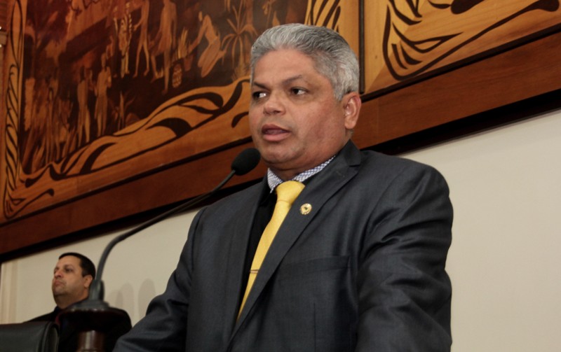 Deputado diz que alguns parlamentares eleitos podem não assumir o mandato; entenda