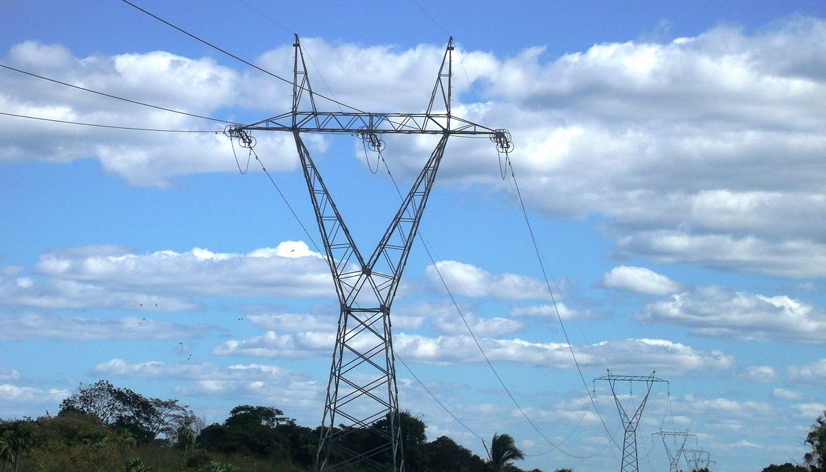 Rio Branco e mais dez cidades acreanas sofrem apagão após problemas em linha de transmissão