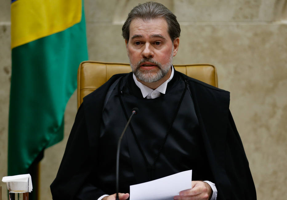 Presidente do STF rebate Bolsonaro e diz que urnas eletrônicas são confiáveis