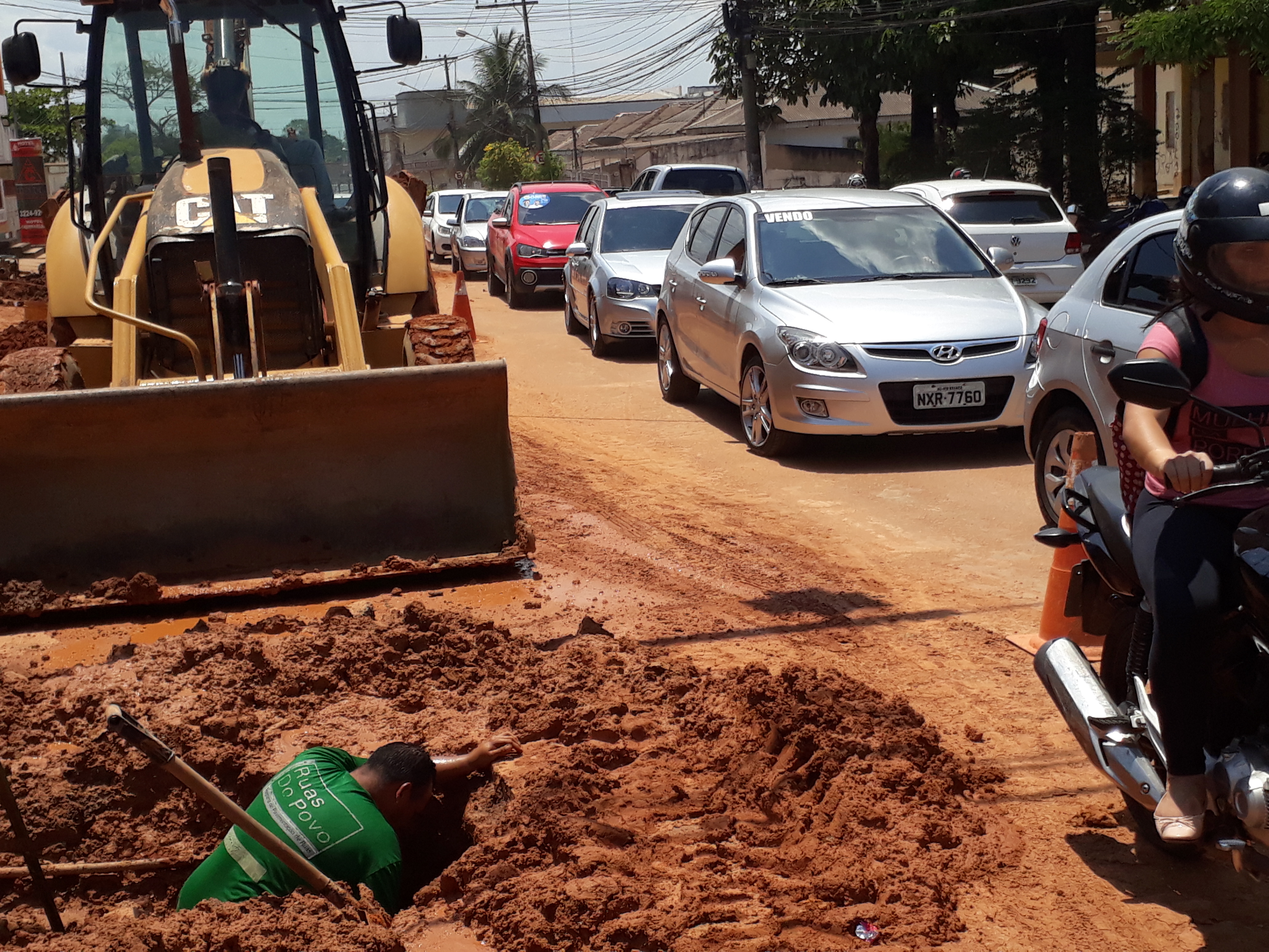 Depasa realiza reparos na Rua Floriano Peixoto e causa tumulto no trânsito da Capital