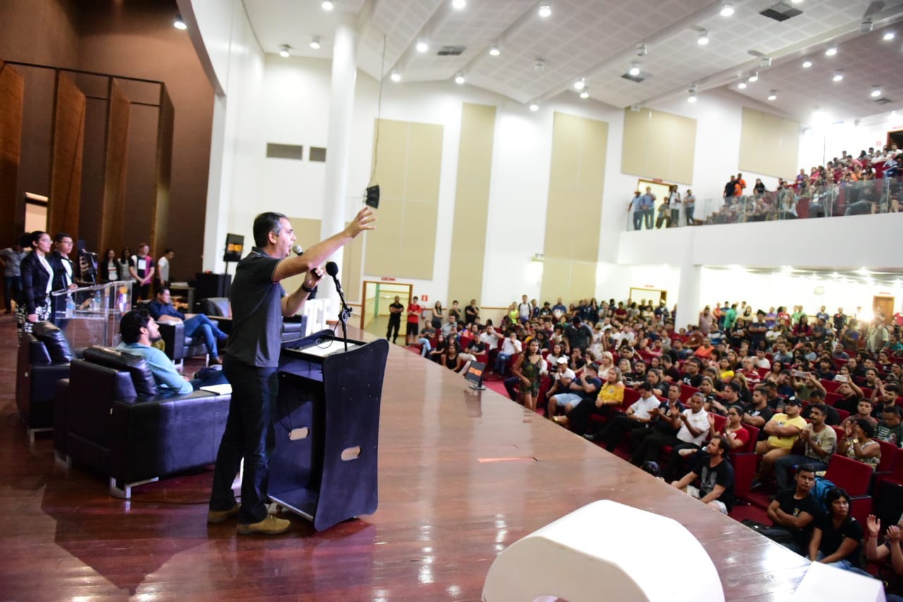 Marcus Alexandre participa de debate na Universidade Federal do Acre