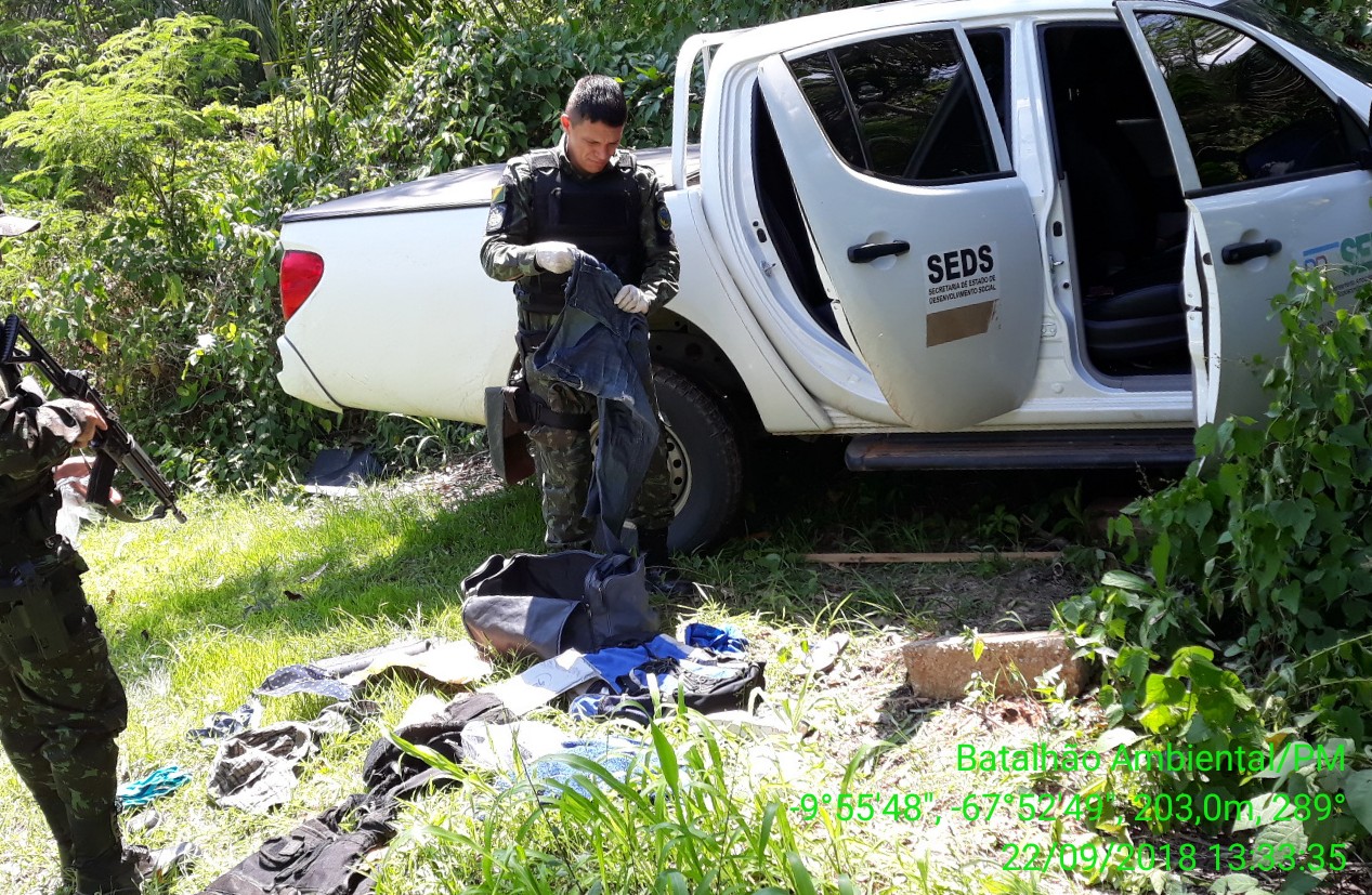 Policiais militares do Batalhão Ambiental localizam caminhonete do governo levada por bandidos