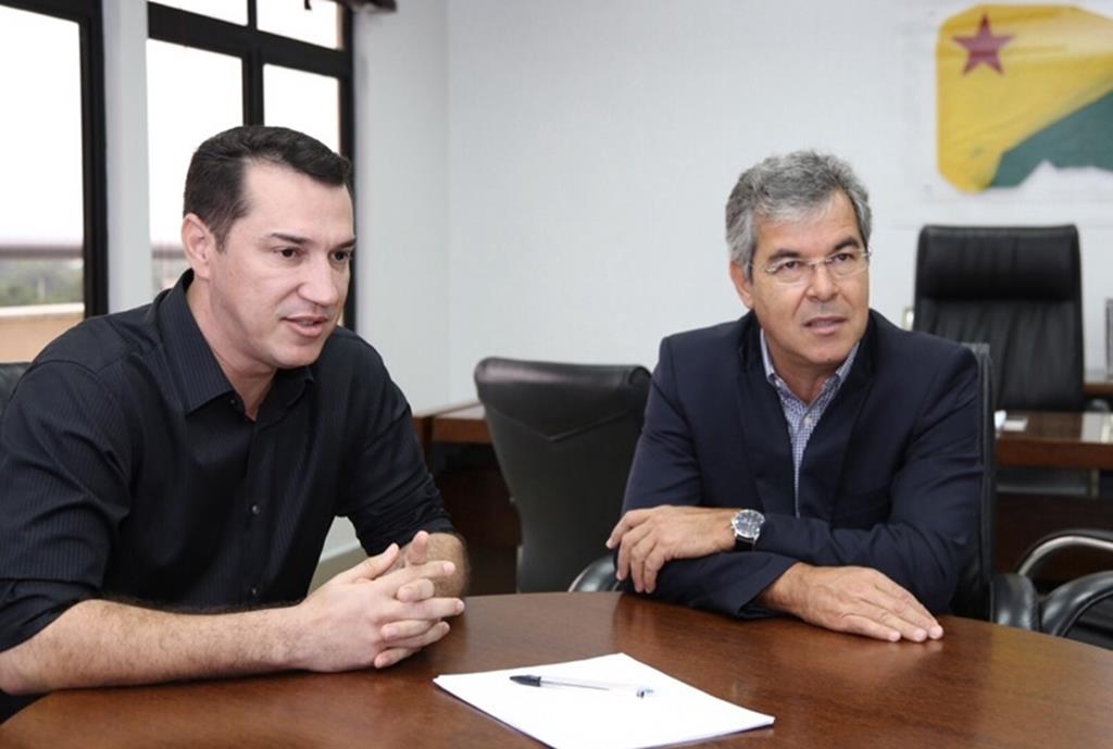 Em evento político, Jorge Viana e Ney Amorim mantêm distância e não se falam publicamente