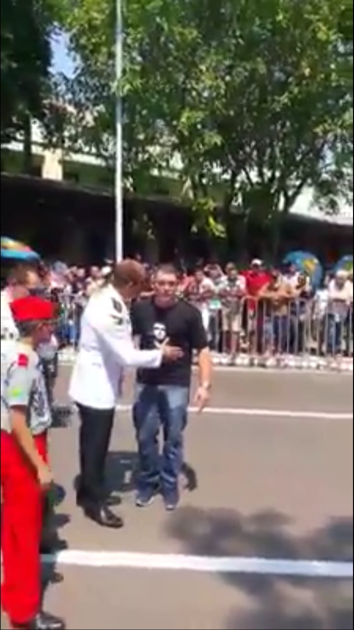Vídeo: no Acre, homem é proibido de desfilar ao lado do filho por estar com camisa de Bolsonaro