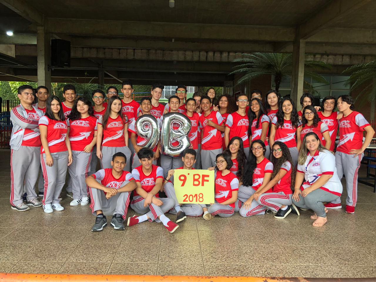 Colégio Meta completa 40 anos de história e recebe homenagem dos alunos do 9º ano