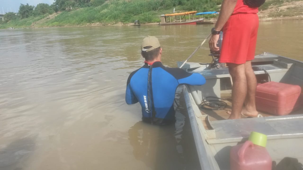 Bombeiros fazem buscas por homem visto se afogando no Rio Acre, em Rio Branco