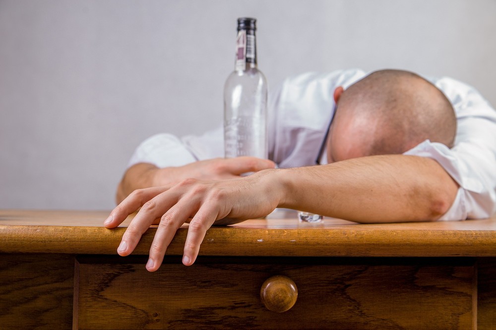 Uso abusivo de álcool mata 3 milhões de pessoas ao ano; homens são a maioria