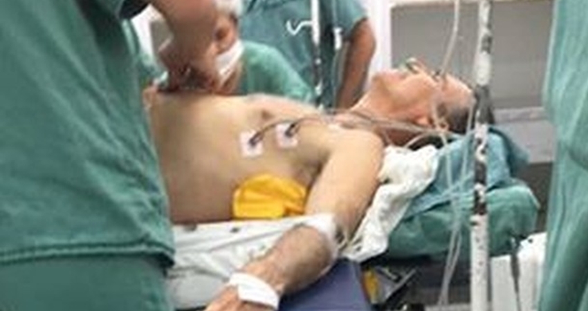 Após atentado, Jair Bolsonaro pode ter tido lesão no fígado e está na mesa de cirurgia