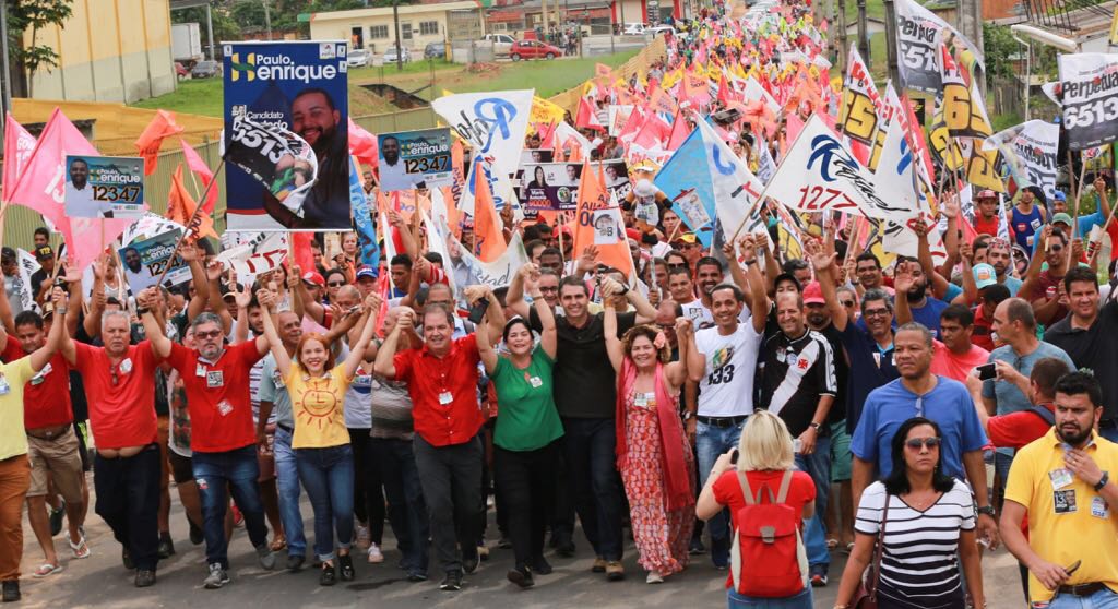 Marcus Alexandre faz caminhada em bairros de Cruzeiro do Sul com eleitores