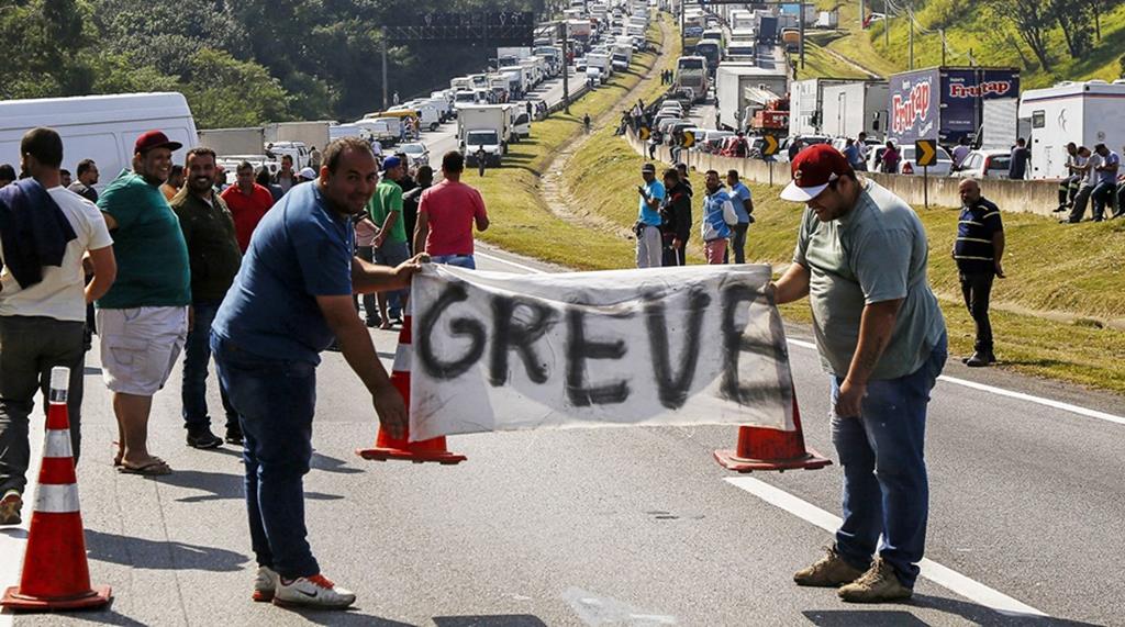 União dos Caminhoneiros diz que fará paralisação depois do feriado em todo o país