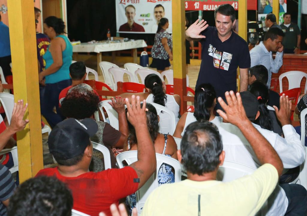 Candidato Marcus Alexandre recebe carinho e apoio dos moradores do Bujari
