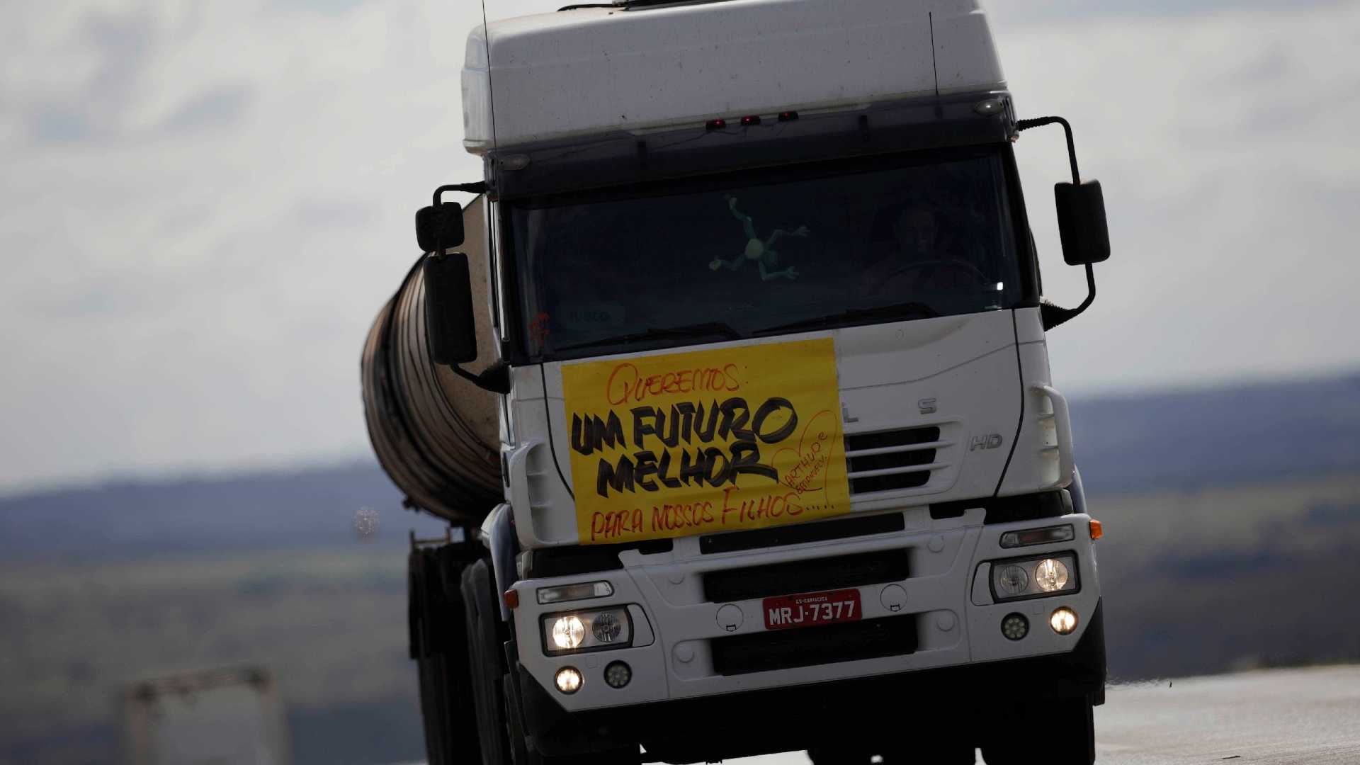 Alta de 14% no combustível mobiliza caminhoneiros e ameaça eleições