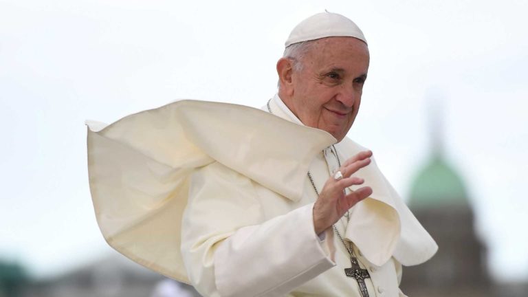 Brasileiros atacam papa por post contra armas: ‘Petralha, esquerdopata’