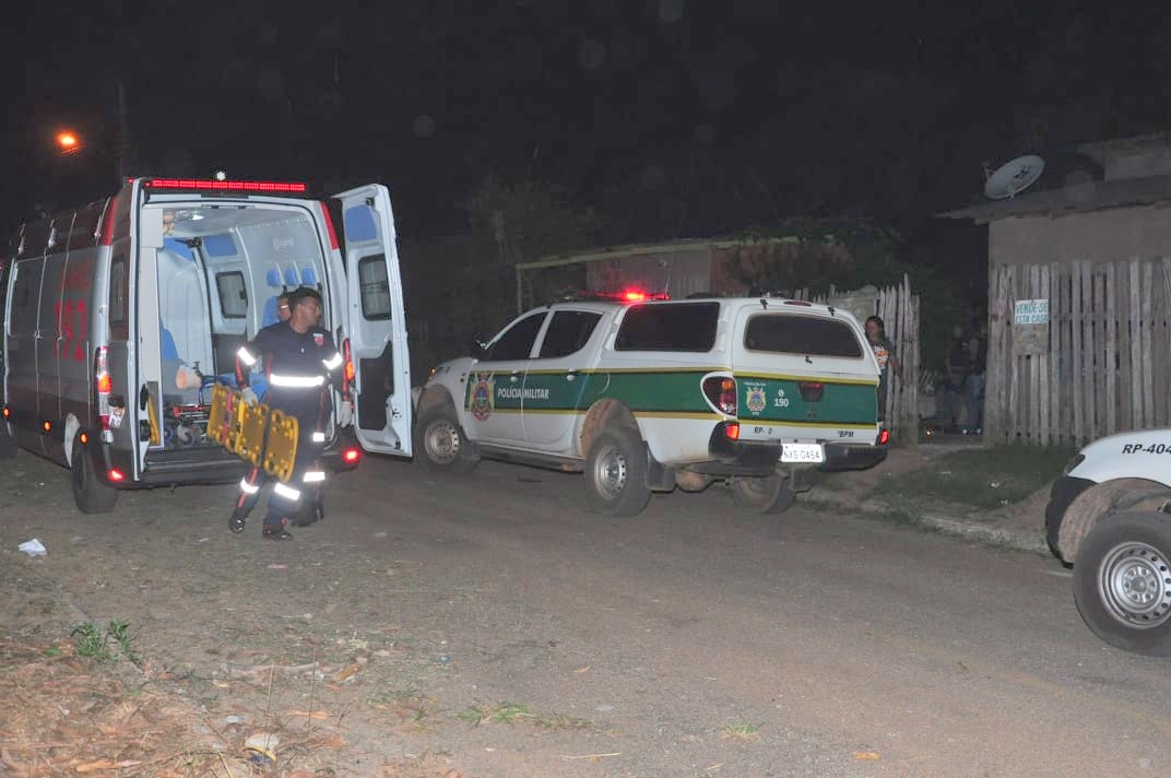 Seis homens invadem casa na noite deste sábado e deixam um morto e dois feridos