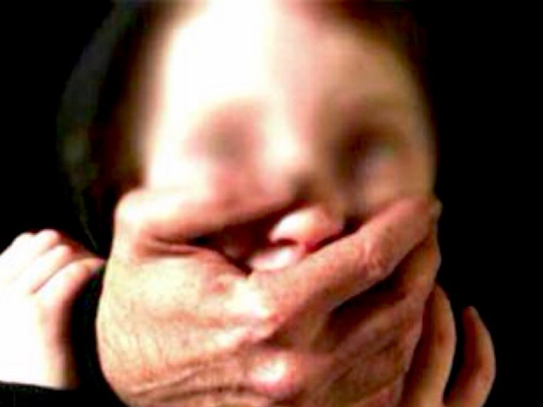 Bandidos fazem família refém no Bosque e apontam arma para cabeça de criança