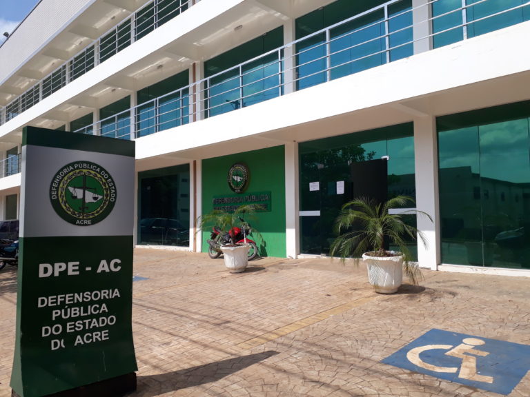 “A Defensoria se mantém vigilante”, diz órgão após assassinato de pessoa em situação de rua no AC