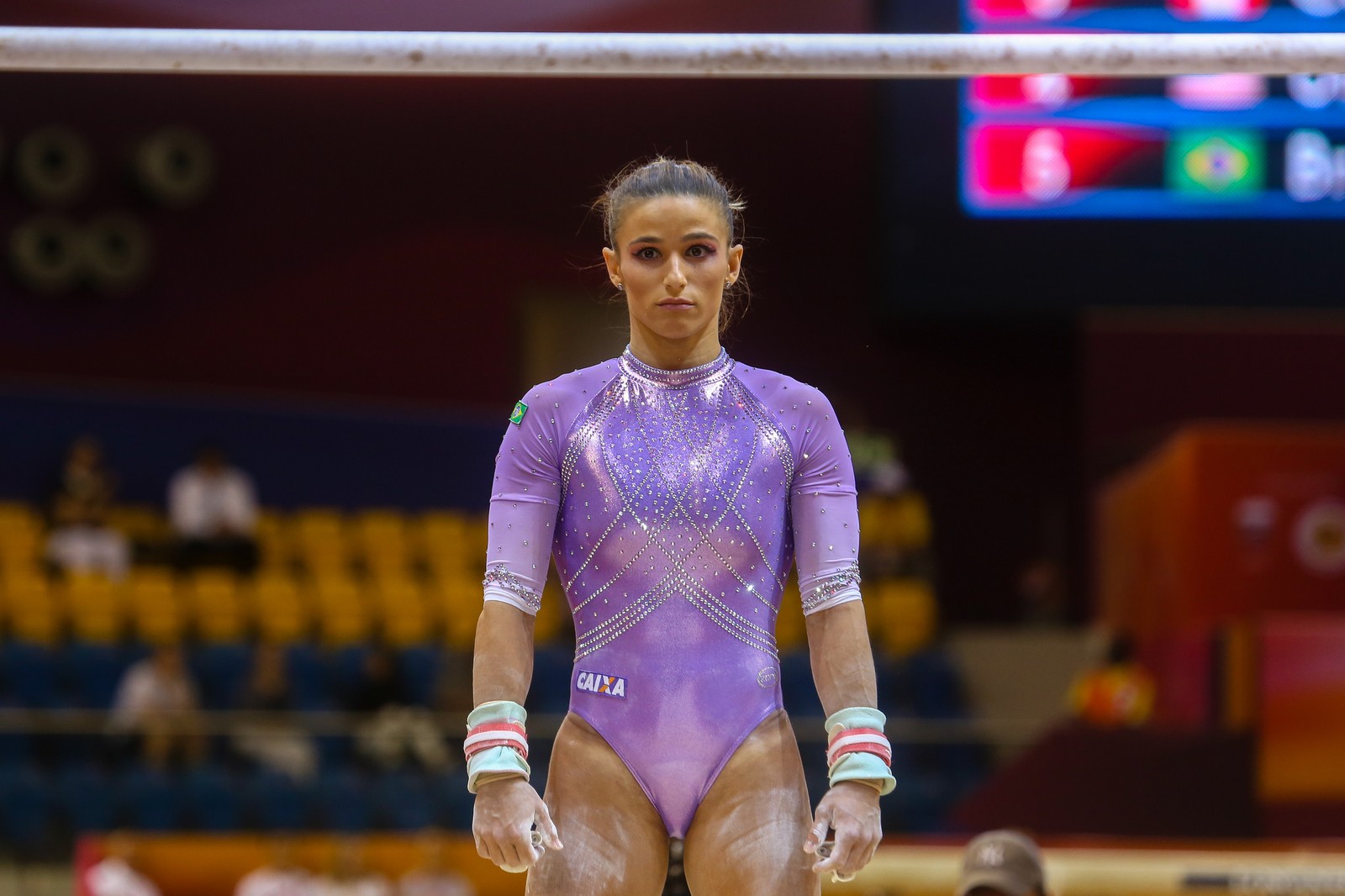 Brasil flerta com pódio, mas sofre nas barras e fica em sétimo no Mundial