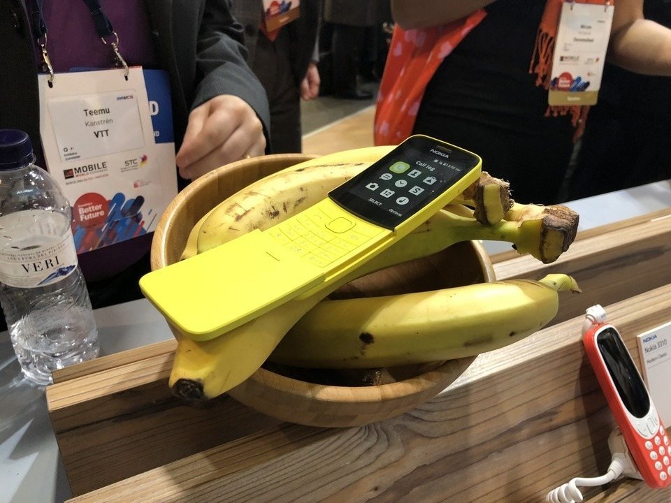 Celular mais fino do mundo tem tamanho de cartão de crédito