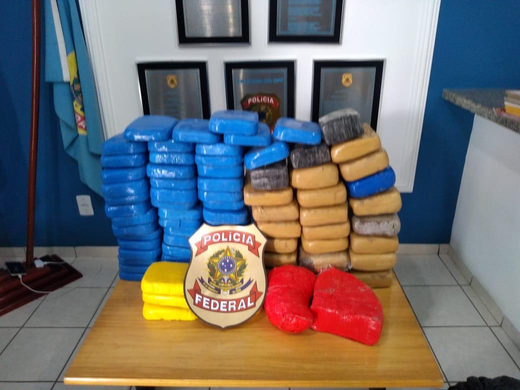 PF apreende 83 kg de drogas em operação no Rio Juruá, em Cruzeiro do Sul; dois são presos