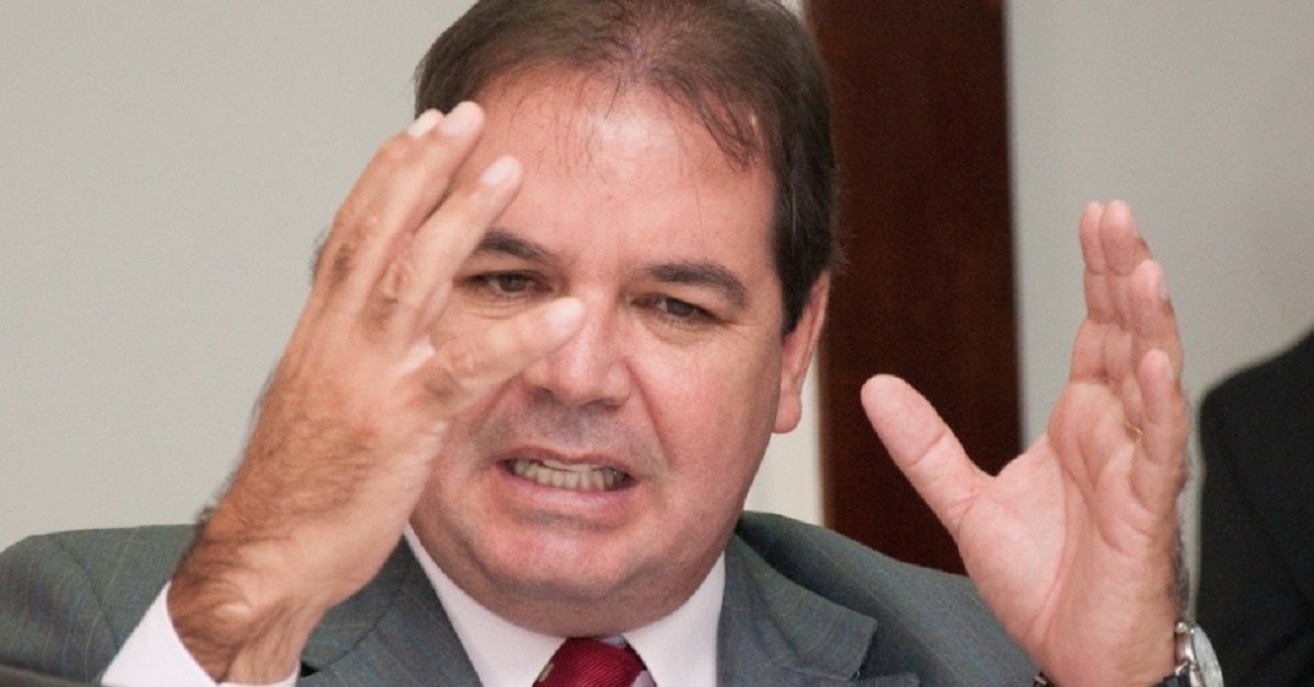 Após derrota eleitoral, governo de Tião Viana retalia servidores sob justificativa de conter despesas