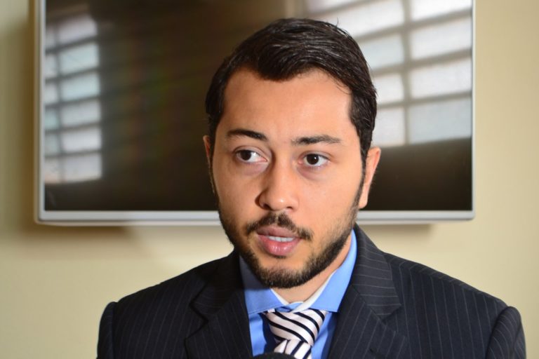 Vereador questiona reuniões online: “Pode fazer campanha, mas sessão presencial não?”