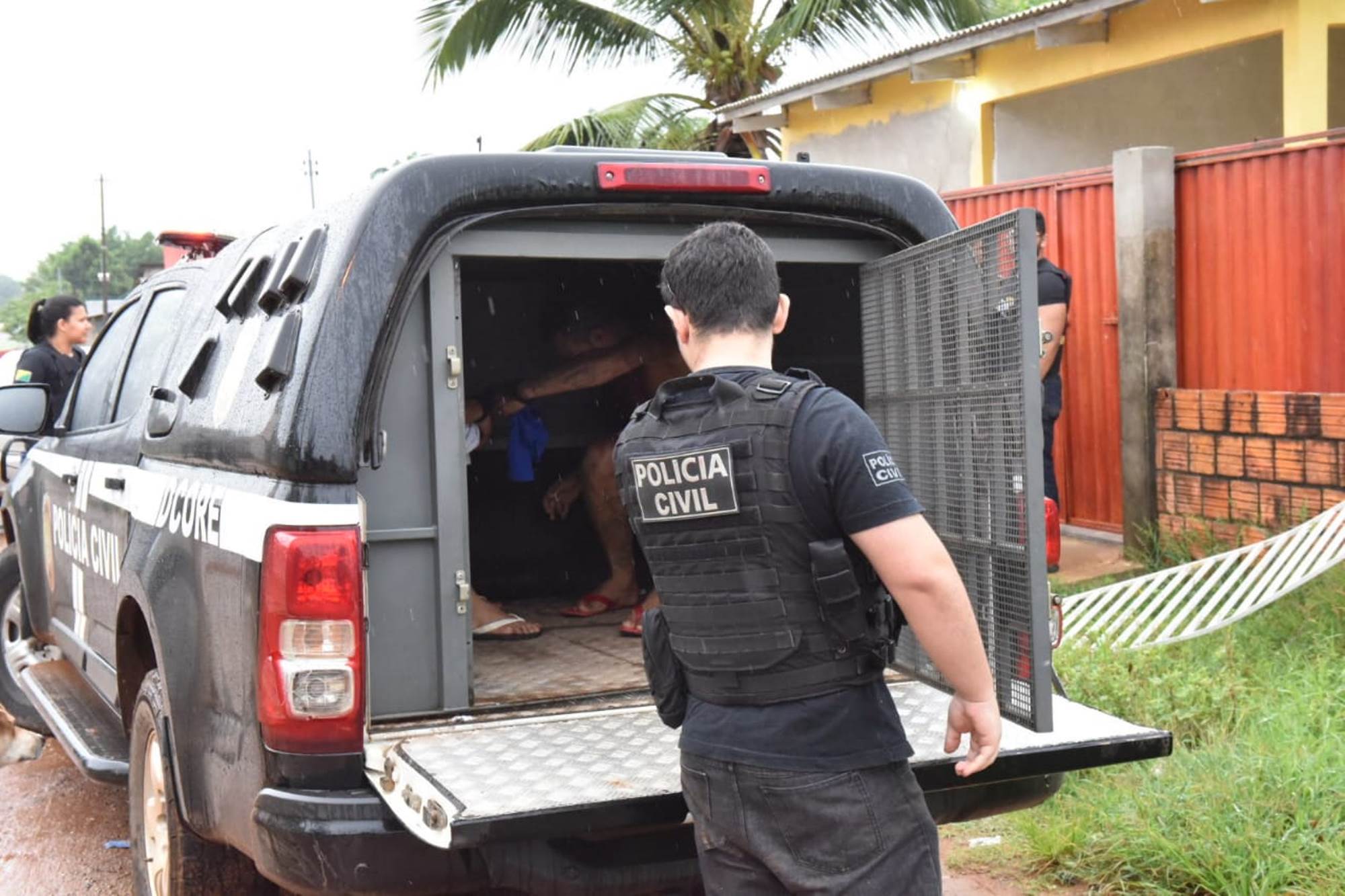 Polícia Civil cumpre mandados de busca e prende oito pessoas no Quinari