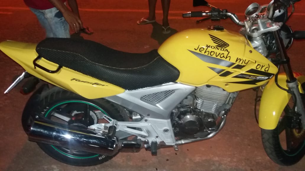 Bandidos furtam moto no bairro Conquista e ação é gravada por câmeras de segurança