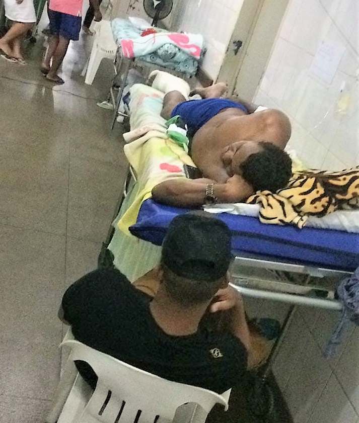 Médico particular se dispõe a realizar cirurgia de graça em hospital público, mas não há material