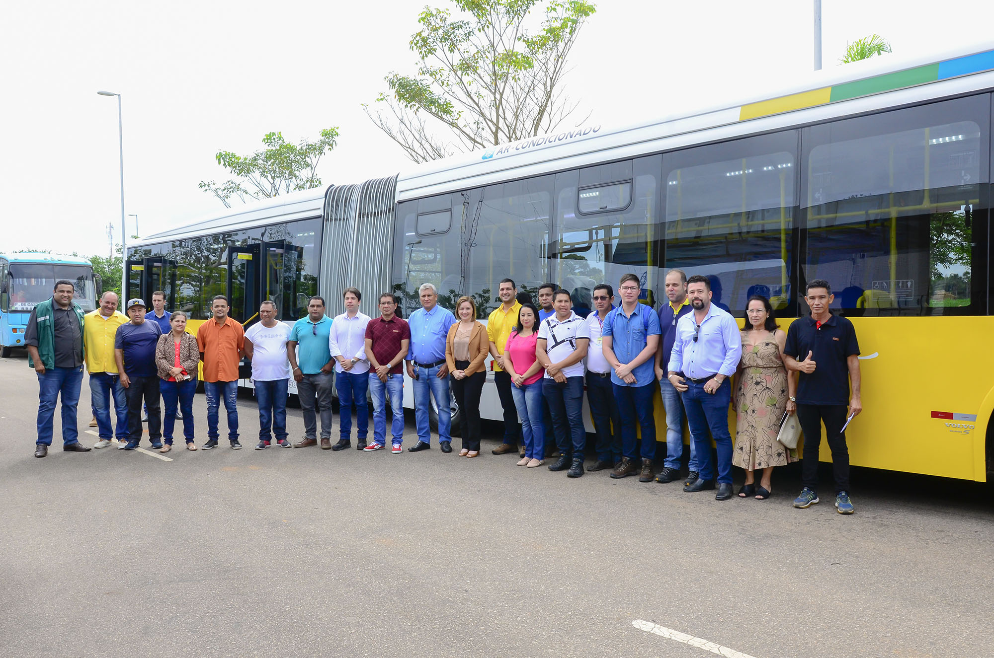 Prefeitura de Rio Branco entrega novo ônibus articulado para a linha Santa Maria