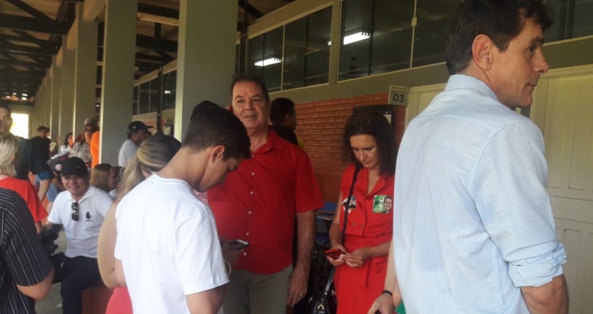 Tião Viana vota na Ufac, faz avaliação de governo e diz que deixará vida pública no dia 31 de dezembro