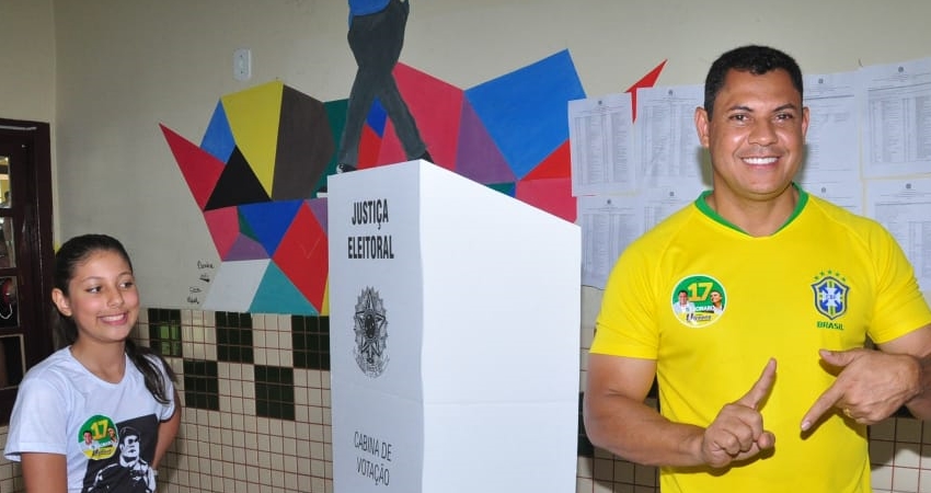 Ulysses vota na Capital e acredita em 2° turno e Vitória de Bolsonaro no primeiro turno